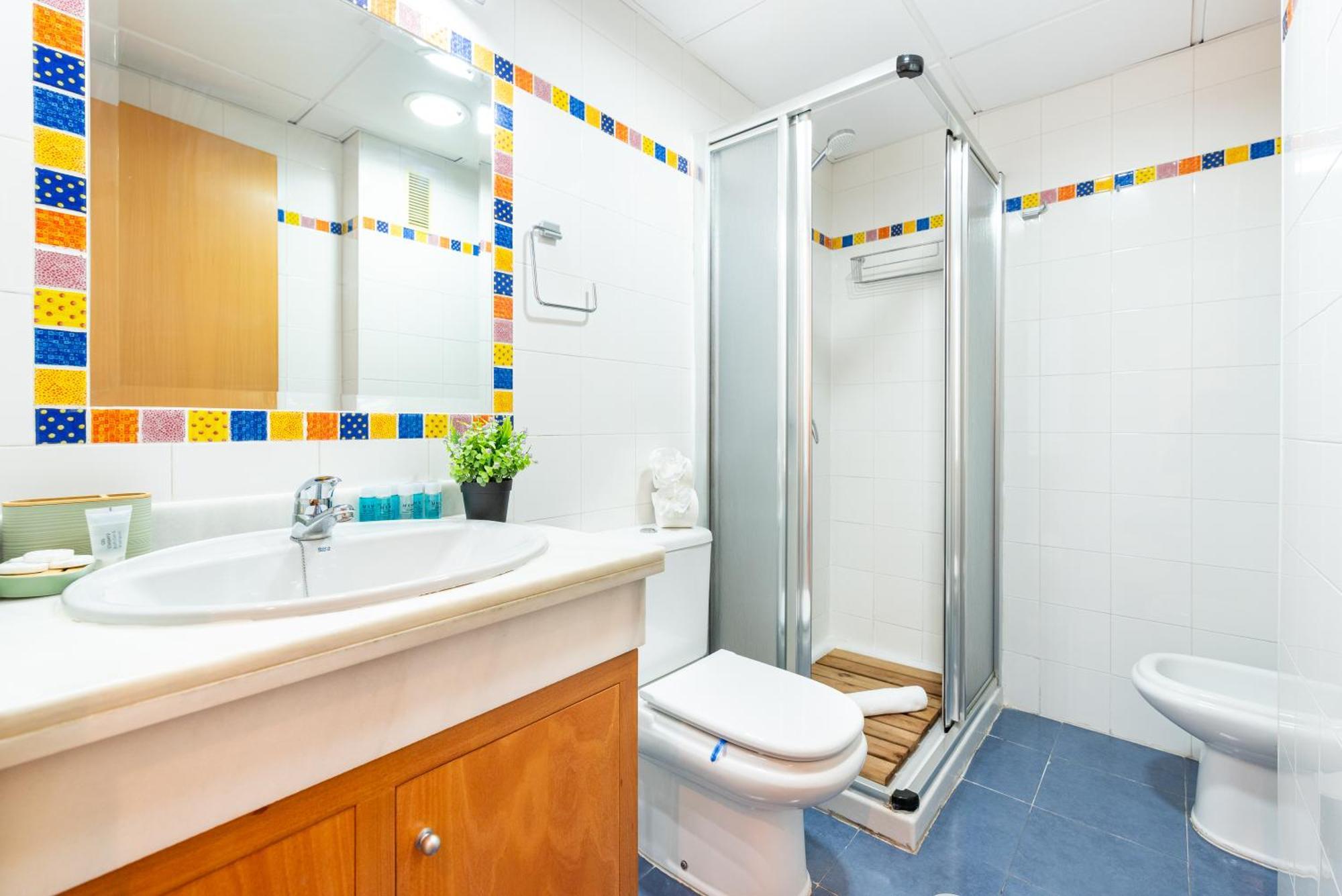 Wintowinrentals Quiet Apartment, Good Location, Free Parking มาลากา ภายนอก รูปภาพ