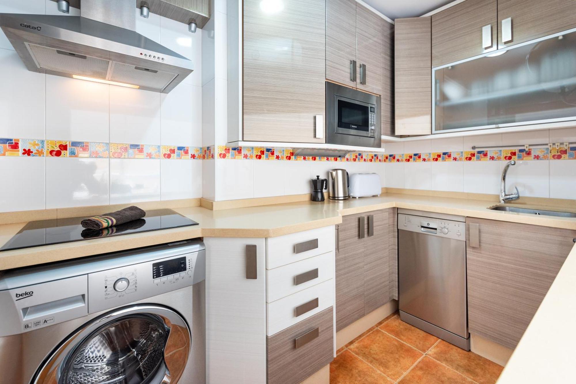 Wintowinrentals Quiet Apartment, Good Location, Free Parking มาลากา ภายนอก รูปภาพ